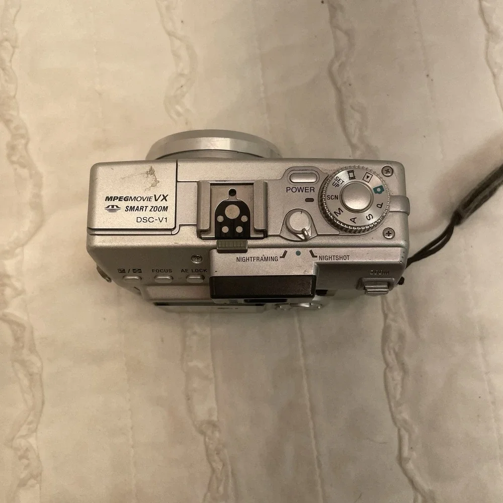 Sony‎ Digital Camera Cybershot DSC-V1 5.0MP w/Battery UNTESTED